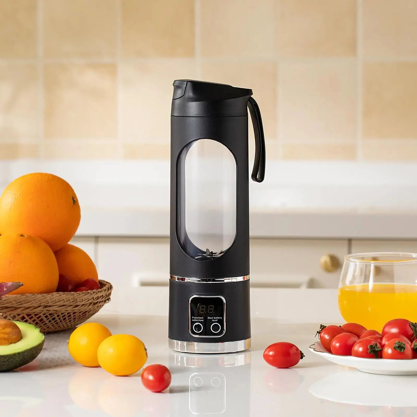 Portable USB Rechargeable Fruit Juicer, Portable Juicer Machines, LED Display Juice Blender Cup with Ice-Crushing Function, Suitable for Outdoor & On-The-Go Use, Portable Juice Extractor for Fruits, Portable Smoothie Blender